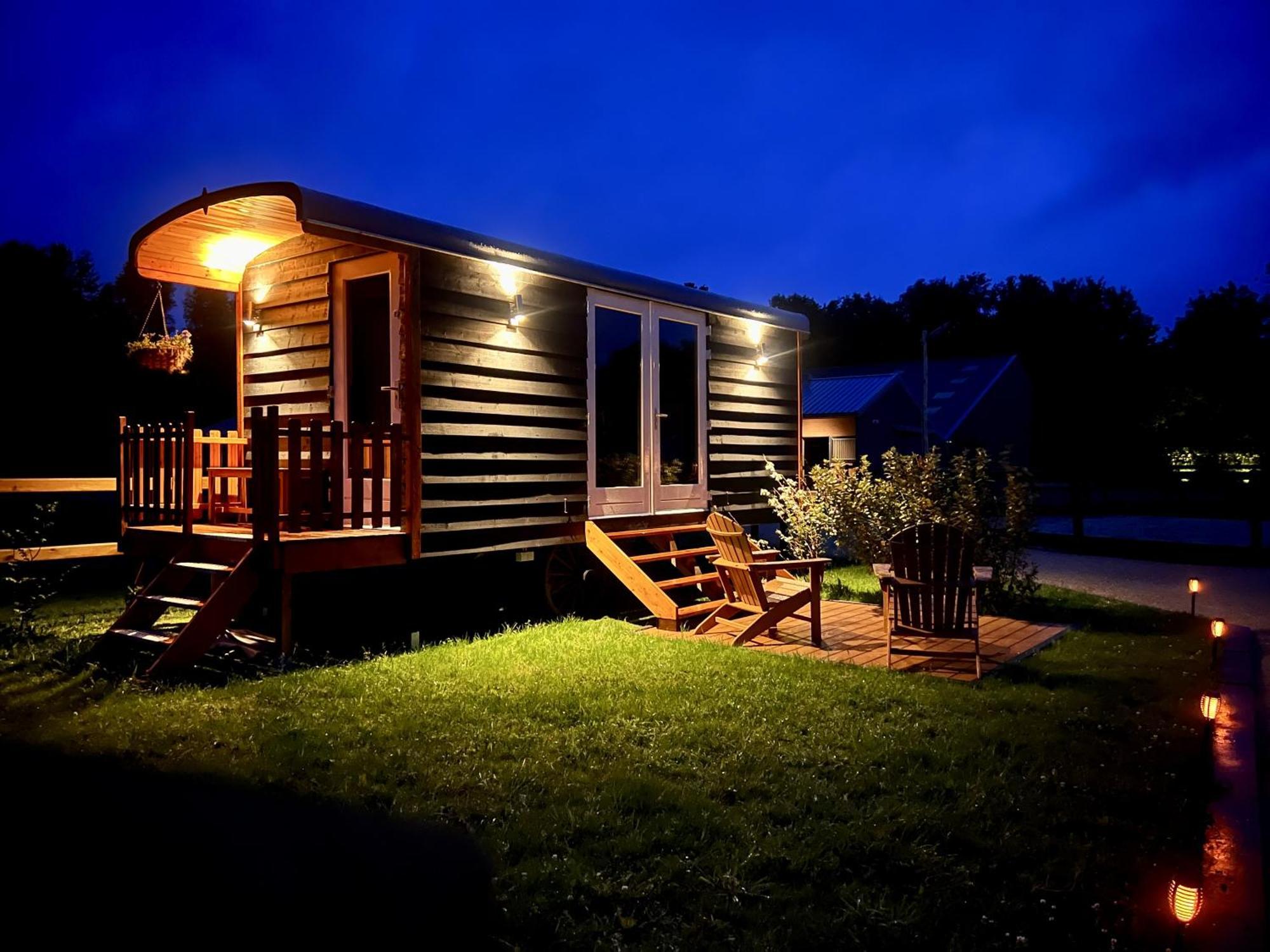 Magnolia Hoeve - Unieke Bestemming Voor Paardenliefhebbers En Bijzondere Overnachtingen In De Camping *